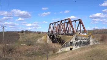 Singura gară din România în care nu a ajuns niciodată un tren. A fost construită la sfârșitul comunismului și abandonată imediat după Revoluție