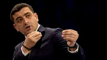 George Simion, scenă de necrezut în aeroport. A dat la o parte o familie cu copil pentru a se băga în faţă: 