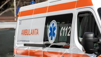 Incident grav în Capitală: O femeie și fiica sa de 7 ani au căzut de la etajul 5 al unui bloc