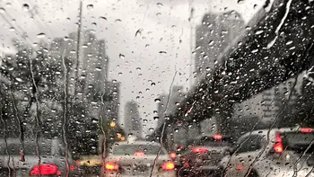 Meteorologii AccuWeather au schimbat prognoza. Câte zile mai țin ploile și frigul? De când vin temperaturile de vară