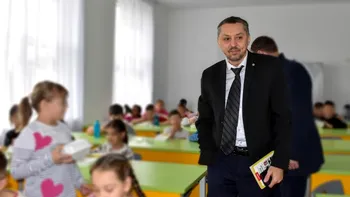 Ministrul Educației a dat undă verde „butonului roșu” pentru siguranța elevilor