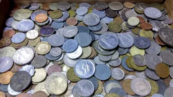 Era în orice buzunar în anii 2000, acum valorează 7.000 de lei. De ce este mica monedă specială?