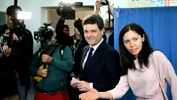 Detaliul pe care puțini români l-au observat în momentul în care Nicușor Dan și Mirabela Grădinaru au votat la Făgăraș