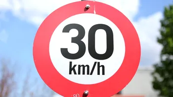 Strada din centrul Capitalei unde șoferii iau amenzi pe bandă rulantă. Mulți nu știu că s-a schimbat limita de viteză la 30 km/h