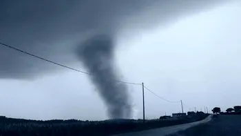 Tornadă în România. Zona în care s-a format, imaginile au speriat românii