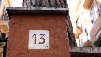 Amendă de 1.000 de lei pentru românii care nu au casele numerotate. Puţini au auzit de lege