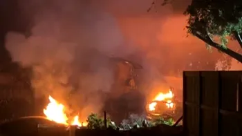 Avion prăbușit într-un cartier de locuințe din San Diego. 15 case au luat foc după impact: „Un câmp extins de moloz”