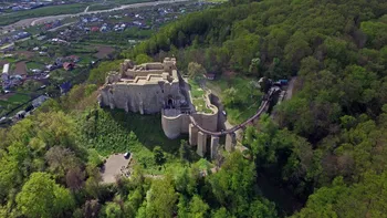 Cetatea uitată de 5.000 de ani din Neamț care rescrie istoria: o comoară ascunsă sub pădure