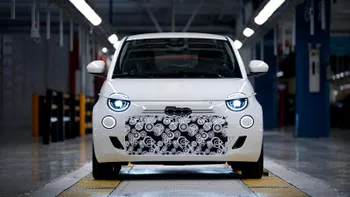 Fiat 500 revine spectaculos: hibrid, accesibil și cu cutie manuală