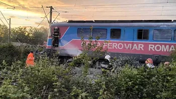 Incendiu la o locomotivă care tracta un tren cu 36 de vagoane de ţiţei, în Prahova. Pericol major sub liniile de înaltă tensiune
