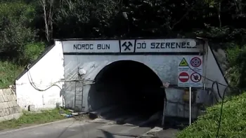 Risc de prăbușire la Salina Praid, după ce albia pârâului Corund s-a surpat. Muncitorii, scoşi de urgenţă din subteran