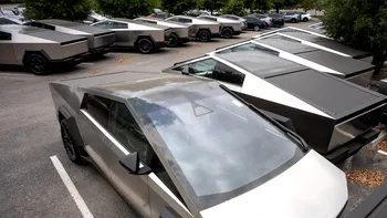S-a vrut, dar nu s-a putut - Cum a încercat un fan Tesla Cybertruck să demonstreze cât de bună e mașina lui Elon Musk și i-a ieșit fix pe dos