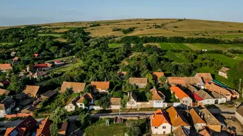 Gospodărie săsească autentică de vânzare în Grânari, lângă Viscri: tradiție, rafinament și potențial turistic, la jumătate de milion de euro