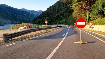 Accident cumplit pe Valea Oltului: un șofer a murit după ce autoturismul său s-a ciocnit cu un TIR