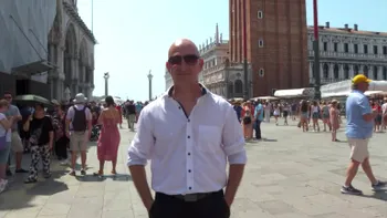 VIDEO - Presupusul Jeff Bezos a apărut în piaţa centrală din Veneţia. Cum au reacţionat localnicii şi turiştii