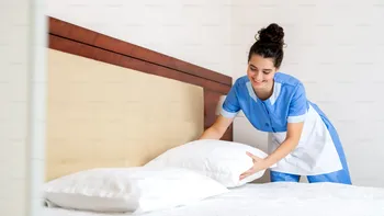 Cât câștigă o menajeră în România pentru curățenia a trei apartamente pe săptămână. Jobul este tot mai bine plătit, iar programul flexibil
