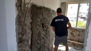 Anunț important pentru românii care stau la bloc. Ce amendă poți lua dacă-ți renovezi apartamentul fără autorizație