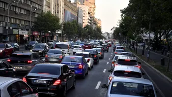Ce amendă riscă șoferii care nu respectă regula fermoarului. Noua prevedere din Codul Rutier 2025