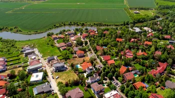 Vilă cu buncăr împotriva războiului: Casa de lux din Corbeanca ce nu mai are nevoie de curent - piscină și 0 lei la facturi