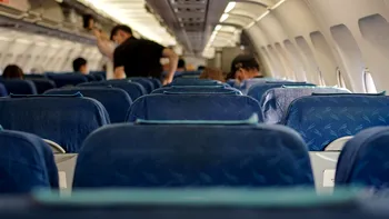 De ce există scrumiere în toate avioanele, deși nu ai voie să fumezi înăuntru. Explicația la care nu te-ai fi gândit