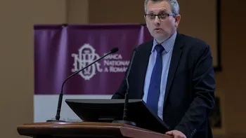 „Ați dus România în gard!” – Economistul-șef al BNR îi face praf pe politicieni: „Ne-ați învățat să trăim pe datorie, v-ați împrumutat să măriți pensii și salarii!”
