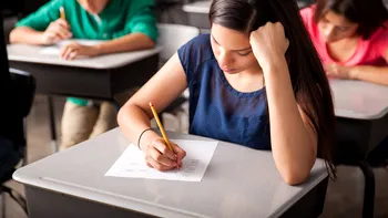 Lacrimi după proba de Matematică de la Evaluarea Națională 2026. Elevii se tem că nu vor intra la liceul dorit