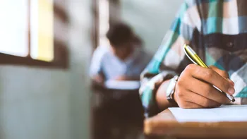 Incident la Bacalaureat 2025. Reacţia profesorilor după ce o elevă a intrat cu telefonul la examen: 