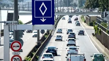 Ce înseamnă indicatorul auto în formă de romb pe fundal albastru. Mulți șoferi din România îl ignoră, dar riscă amenzi