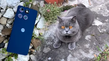 Motorola edge 60 5G - telefonul la preț corect pe care îți vine să nu-l mai lași din mână. Frumos, rezistent, bun de poze și dotat cu AI