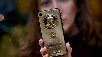 Telefonul mobil Trump, lansat de familia președintelui american, promite apeluri „patriotice” și este 100% „Made in USA”
