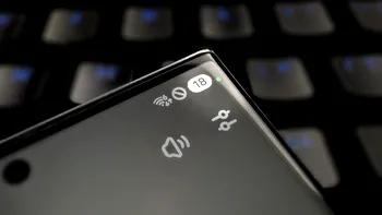 Semnele de pe ecranul telefonului tău pot arăta că ești ascultat sau chiar spionat. Microfonul sau camera pot fi activate fără știrea ta