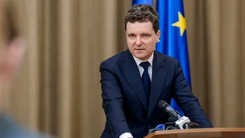 Nicuşor Dan a depus coroane de flori în memoria victimelor Mineriadei din 1990. Ce s-a observat imediat pe chipul preşedintelui. Foto