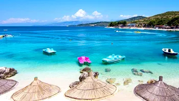 Noua destinație turistică pe care românii o adoră după ce vacanțele în Bulgaria s-au scumpit. Plajele sunt superbe, iar apa e turcoaz ca-n Grecia