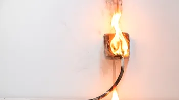Pericol ascuns în bucătărie: acest aparat provoacă cele mai multe incendii vara. Nu-l lăsa în priză