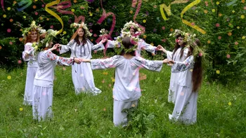 Semnificația magică a Sânzienelor. De ce se leagă această zi de dragoste și fertilitate