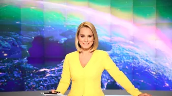 Ţinuta aleasă de Andreea Esca pentru reuniunea de 35 de ani de la terminarea liceului a întors toate privirile. Prezentatoarea de la Pro TV arată extraordinar. Foto