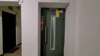 Un lift s-a prăbușit cu un copil și trei adulți înăuntru. Intervenție de urgență la Timișoara