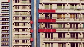 Actul fără de care nu ai voie să îți zugrăvești balconul. Puțini știu că pot primi amendă pentru renovarea făcută