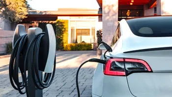Gata cu așteptatul pe lângă mașină - S-a inventat bateria care îți încarcă electrica în 12 minute