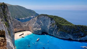 Cele mai frumoase plaje din Grecia, în 2025. Au apa cea mai limpede şi sunt cunoscute mai mult de localnici