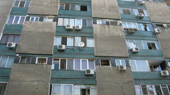 Cum afli din ce este construit blocul în care stai? Vezi pe hartă anul construcției, planurile și riscurile zonei