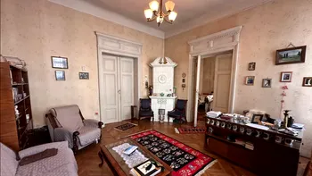 Comoara ascunsă din inima Capitalei: casă cu 7 camere de vânzare, la aproape un milion de euro