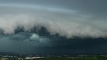 Coduri portocaliu şi roşu de vijelii şi grindină, după temperaturile caniculare. Zonele afectate de vremea rea. Update