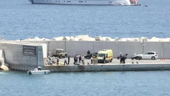 Greşeala făcută de pilotul elicopterului prăbuşit pe mare, în sudul Atenei. Pasagerii voiau să ajungă pe Insula Mykonos