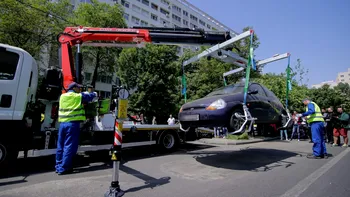Mașinile lăsate lângă stațiile STB vor fi ridicate. Anunț de la Poliția Locală, ce trebuie să știe șoferii