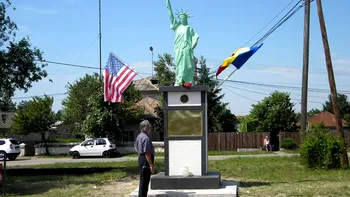 Singurul oraș din România, dar și din Europa de Est, unde se află cel mai puternic simbol american. Cum a ajuns un orășel sărac să aibă Statuia Libertății