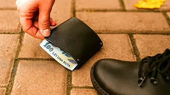 A găsit un portofel cu 6.000 de lei și a luat o decizie pe loc. Ce a urmat i-a schimbat complet ziua