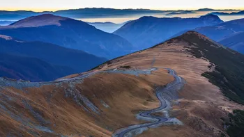 Se redeschide circulaţia pe Transalpina. Zonele în care şoferii vor putea ajunge. Se impune şi limită de viteză de 30 km/oră
