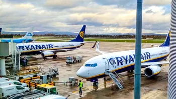 Bagaje mai mari de mână la Ryanair pentru familii. Noile dimensiuni ale trolerelor