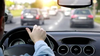 Amendă de 1600 de lei cu permis Categoria B în 2025 - câți oameni ai voie să transporți maxim în mașină, conform Codului Rutier